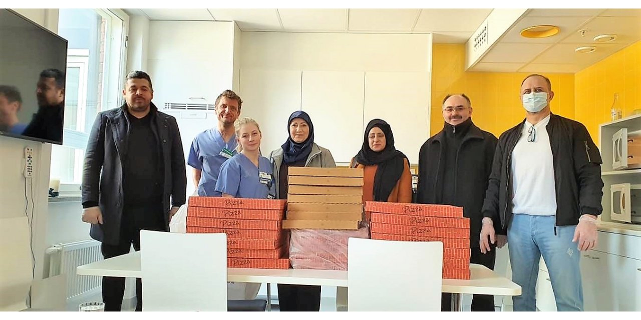 İsveç'te Türk vatandaşlarından sağlık personeline moral için pizza ikramı