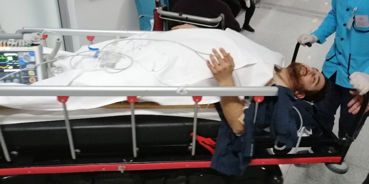 Üvey kardeşlerin bilgisayar kavgası kanlı bitti: 1’i ağır 2 yaralı