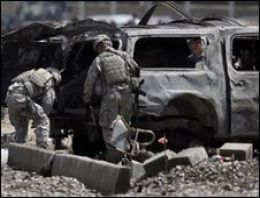 Afganistan'da NATO sivilleri hedef aldı