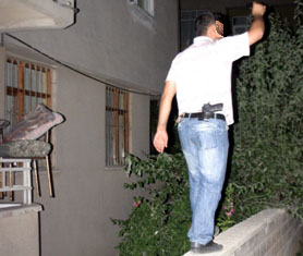 Polis bıçaklı şüpheliyi saatlerce aradı