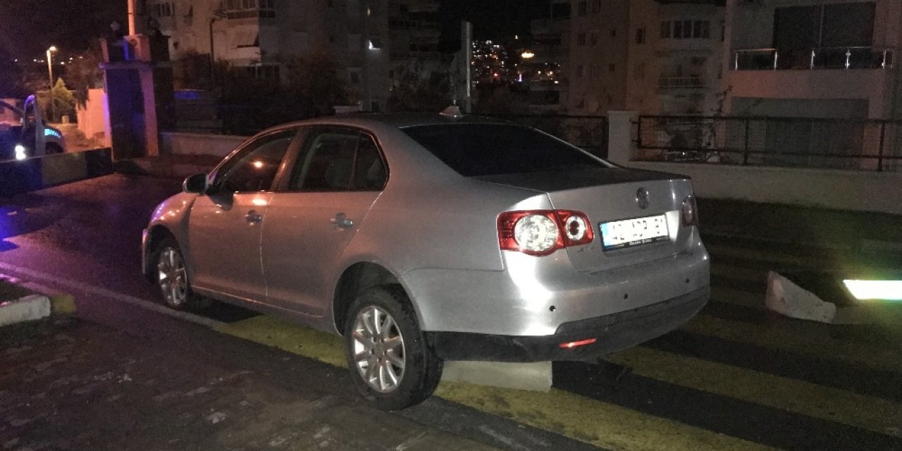 Alkollü sürücü bariyerleri kırdı, kaçamadan yakalandı