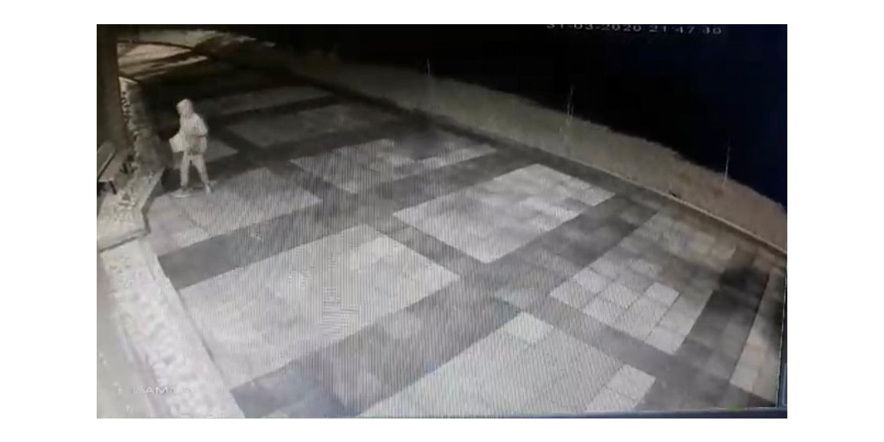 Cem Evi’nden bağış kutusu çalan hırsız kameraya yakalandı