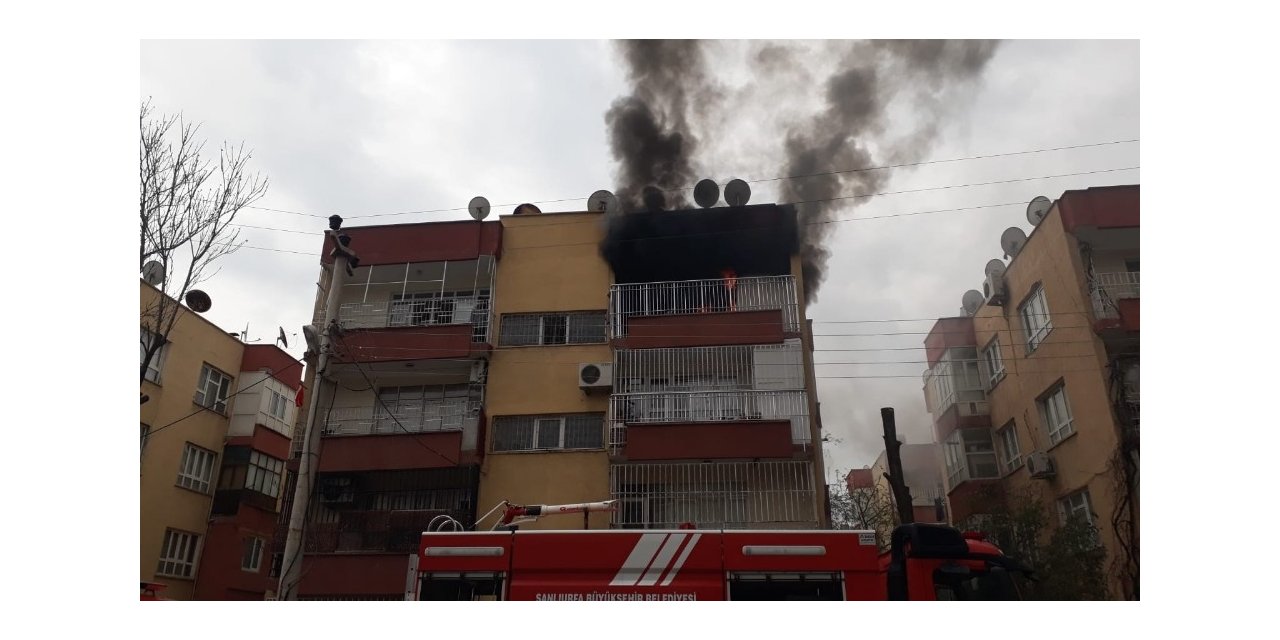 Yangında mahsur kalanlar 2 kişi son anda kurtarıldı