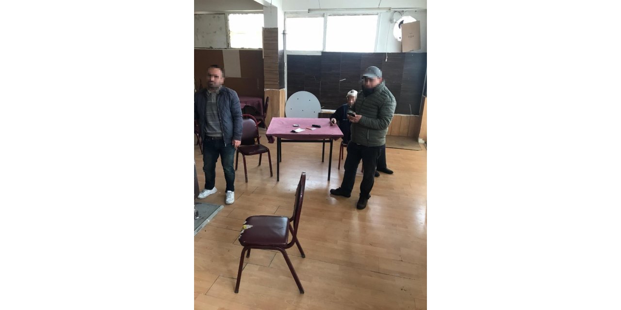 İstanbul Fatih’te 25 kişi kumar oynarken basıldı