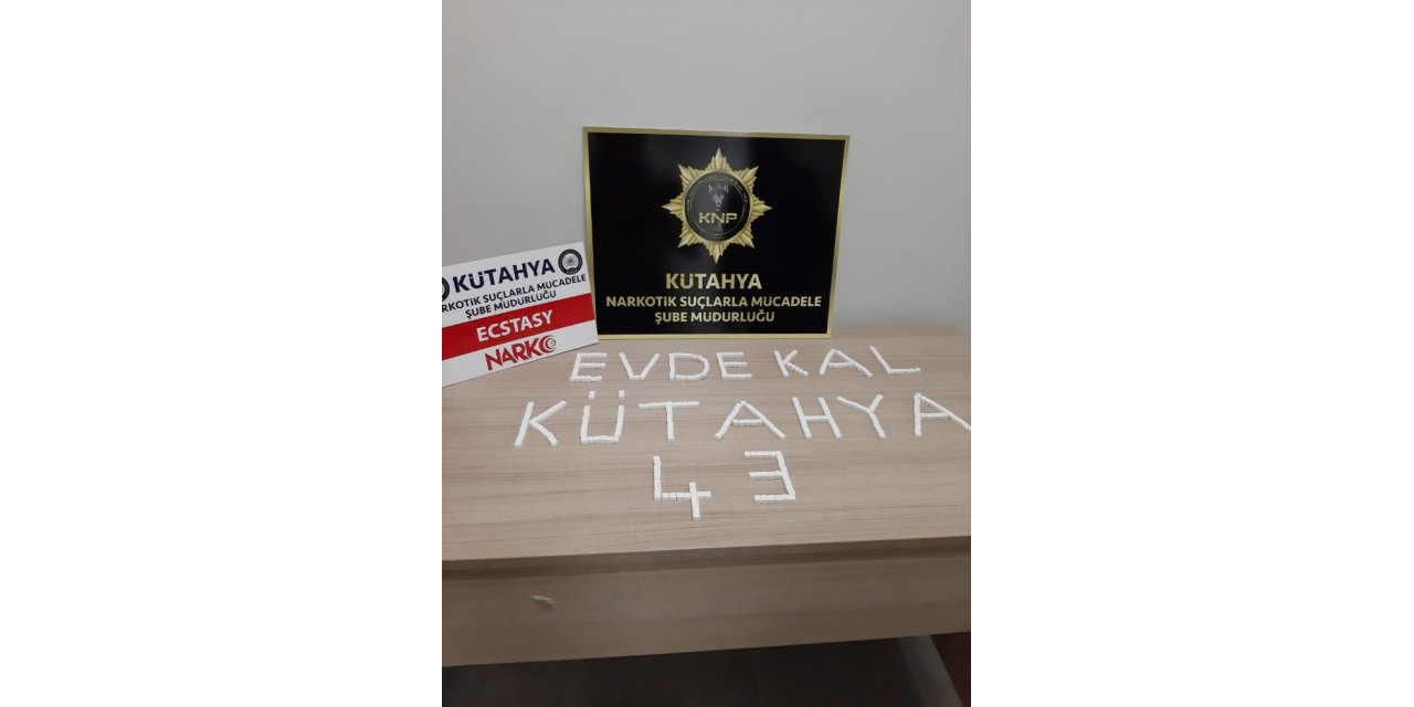 Polis, ele geçirdiği uyuşturucu haplarla ’evde kal’ çağrısı yaptı