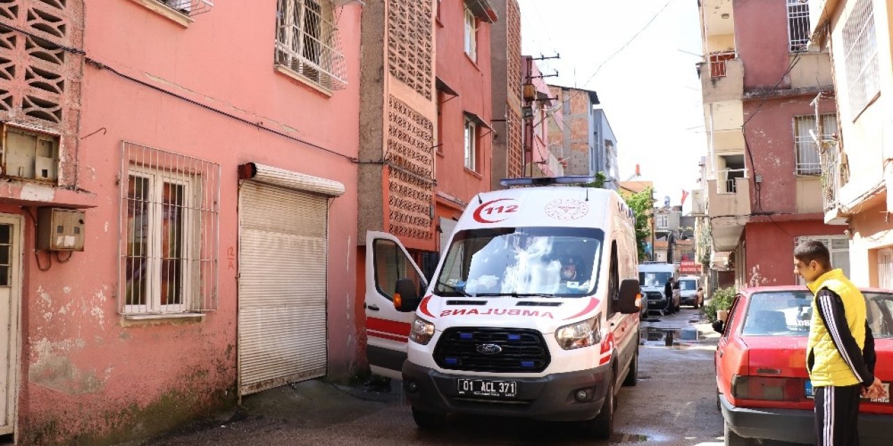 Merdivenden düştü, oğlunun kapısının önünde hayatını kaybetti