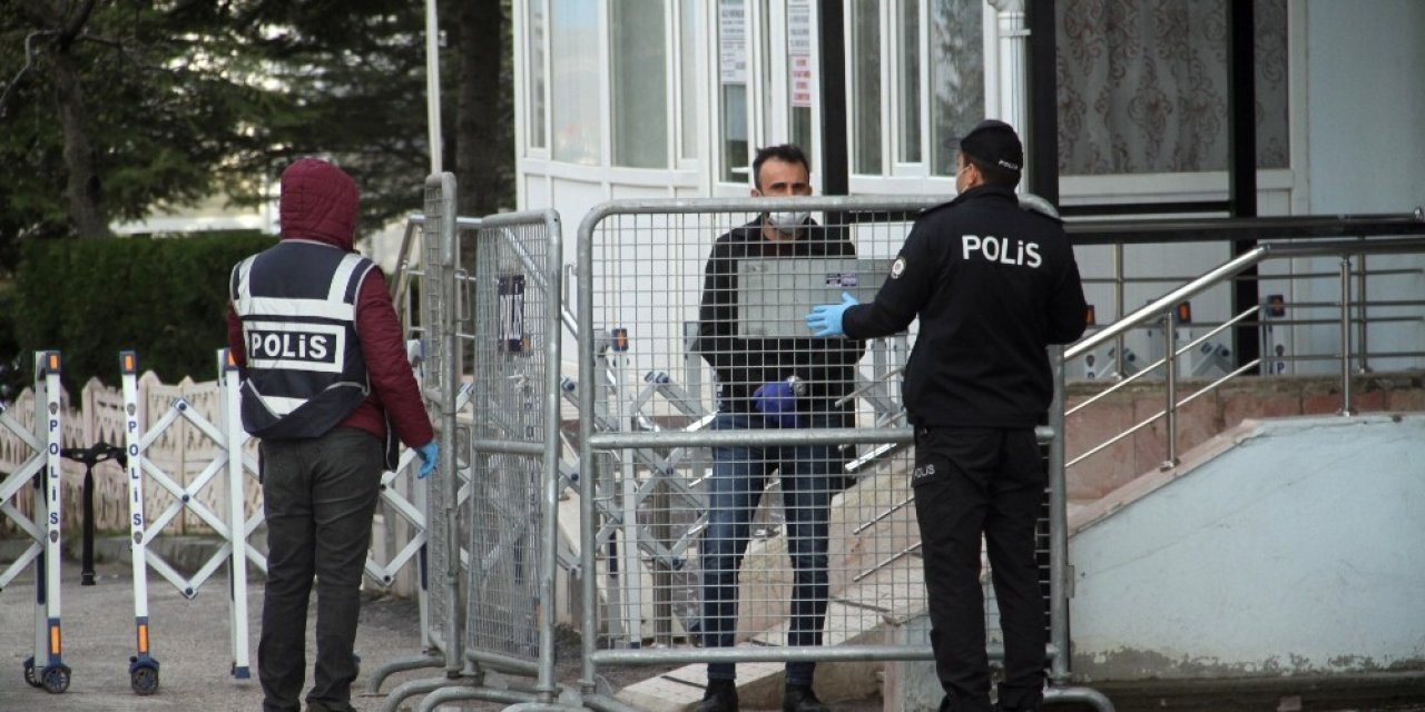 Elazığ’da karantina altına alınan apartman 2’ye yükseldi