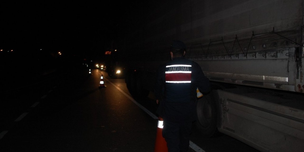 Jandarma ve polis Tekirdağ sınırını tuttu, araçlar geri gönderiliyor