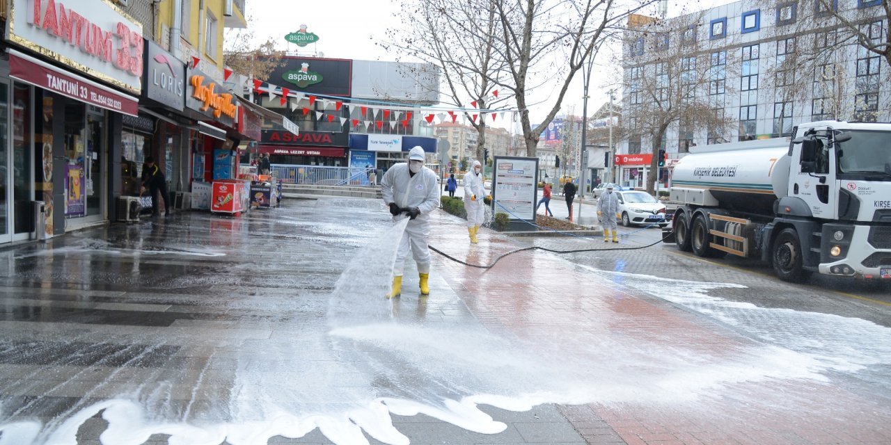 Kırşehir ile Nevşehir'de ana cadde ve sokaklar dezenfekte edildi