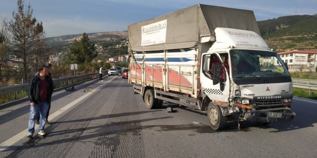 İskenderun’da kamyonet otomobile çarptı: 1 yaralı