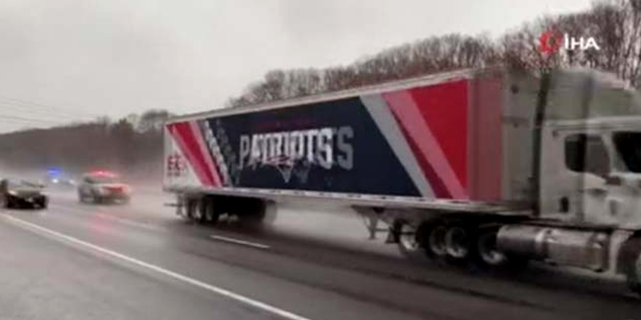 ABD'de maskeler polis eskortuyla taşınıyor