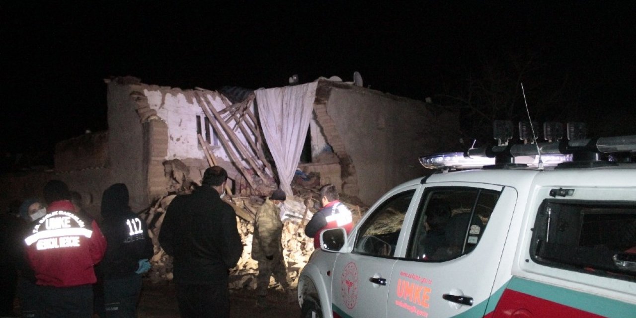 Diyarbakır’da aşırı yağışlardan dolayı kerpiç ev çöktü