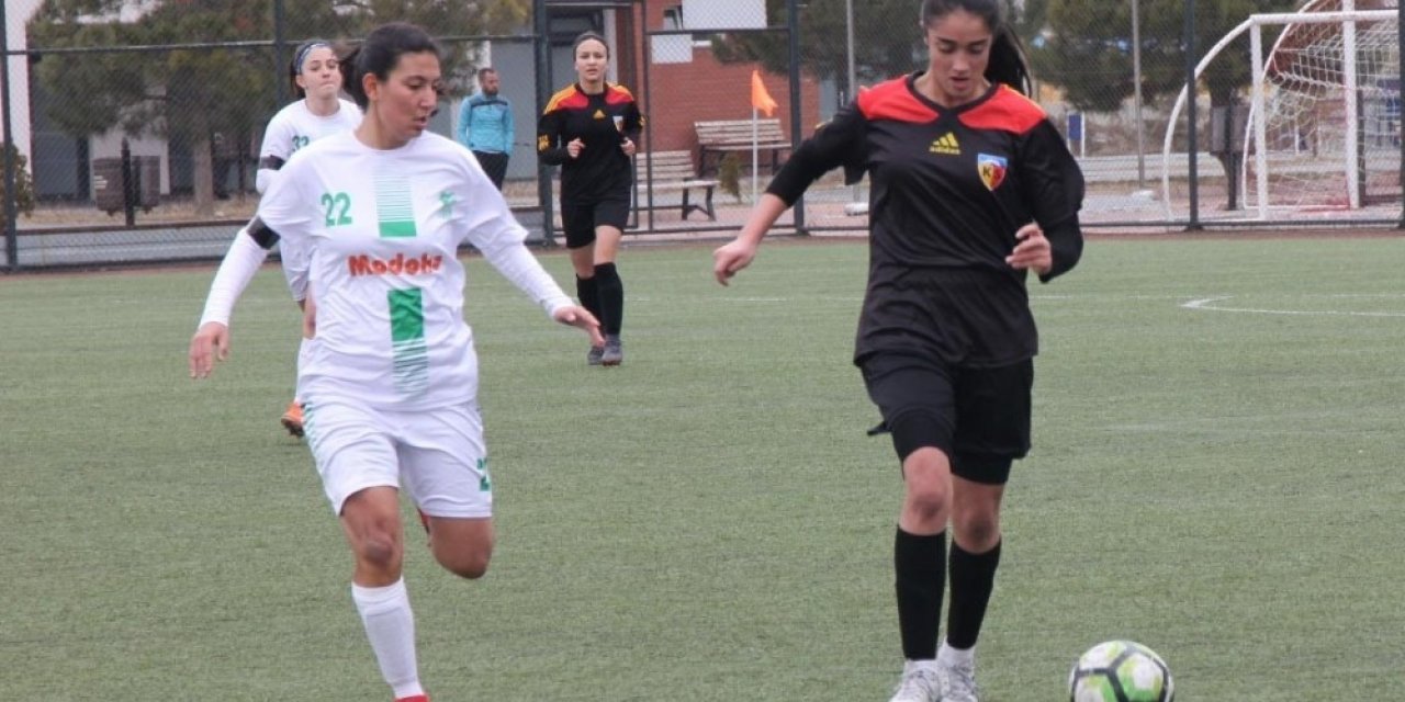 Kayseri Gençlerbirliği 15 kart gördü