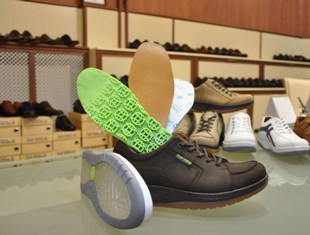 Vücudu rahatlatan ayakkabı