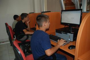 Emirgazi'de internet kafeler denetlendi