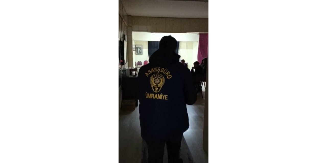 Ümraniye’de yasağa rağmen açık olan kıraathaneye baskın