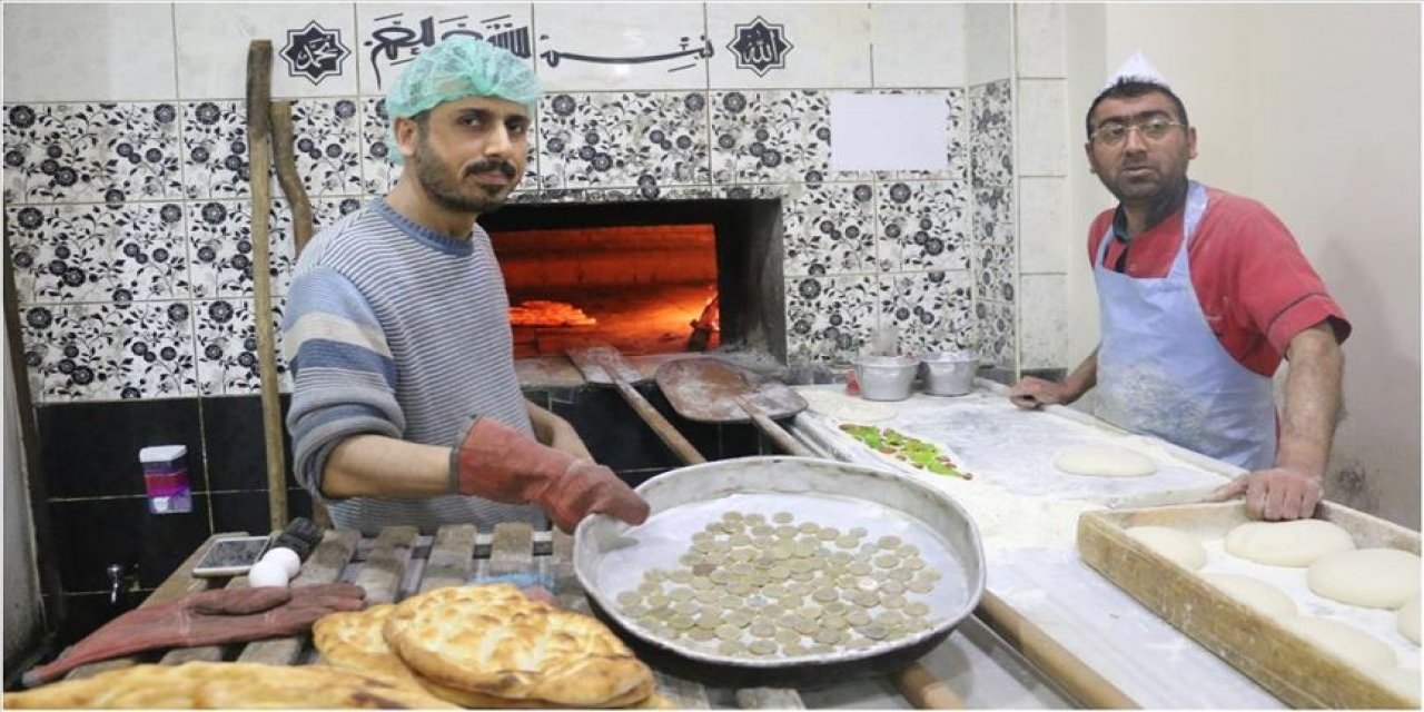 Duyarlı fırıncı! Madeni paraları fırında ısıtıp müşterilere veriyor