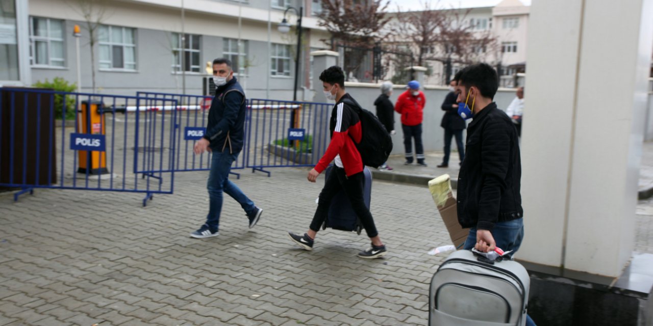 (GÜNCELLEME) Cezayir'den getirilen 450 kişi Aydın'da öğrenci yurduna yerleştirildi