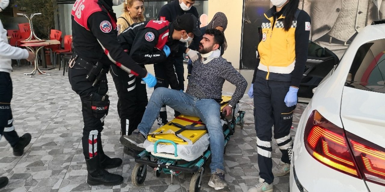 Yatırıldığı sedyeden defalarca kalkan yaralı sürücü güçlükle ikna edildi