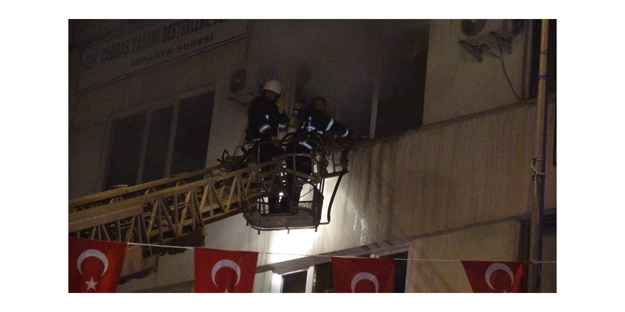 Isparta’da gece saatlerinde korkutan yangın