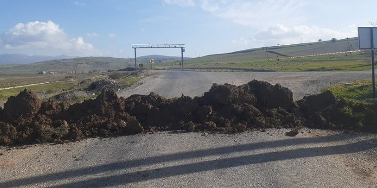 Yalıhüyük'te kontrolsüz yollar kapatıldı