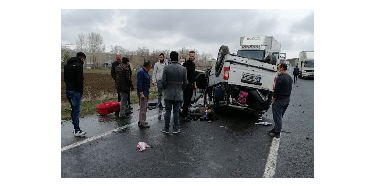 Ağrı'da otomobil devrildi: 4 yaralı