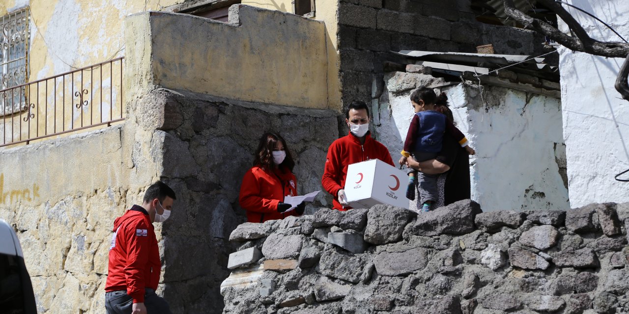 Kızılay ihtiyaç sahiplerine 65 bin gıda ve 72 bin hijyen kolisi ulaştırdı