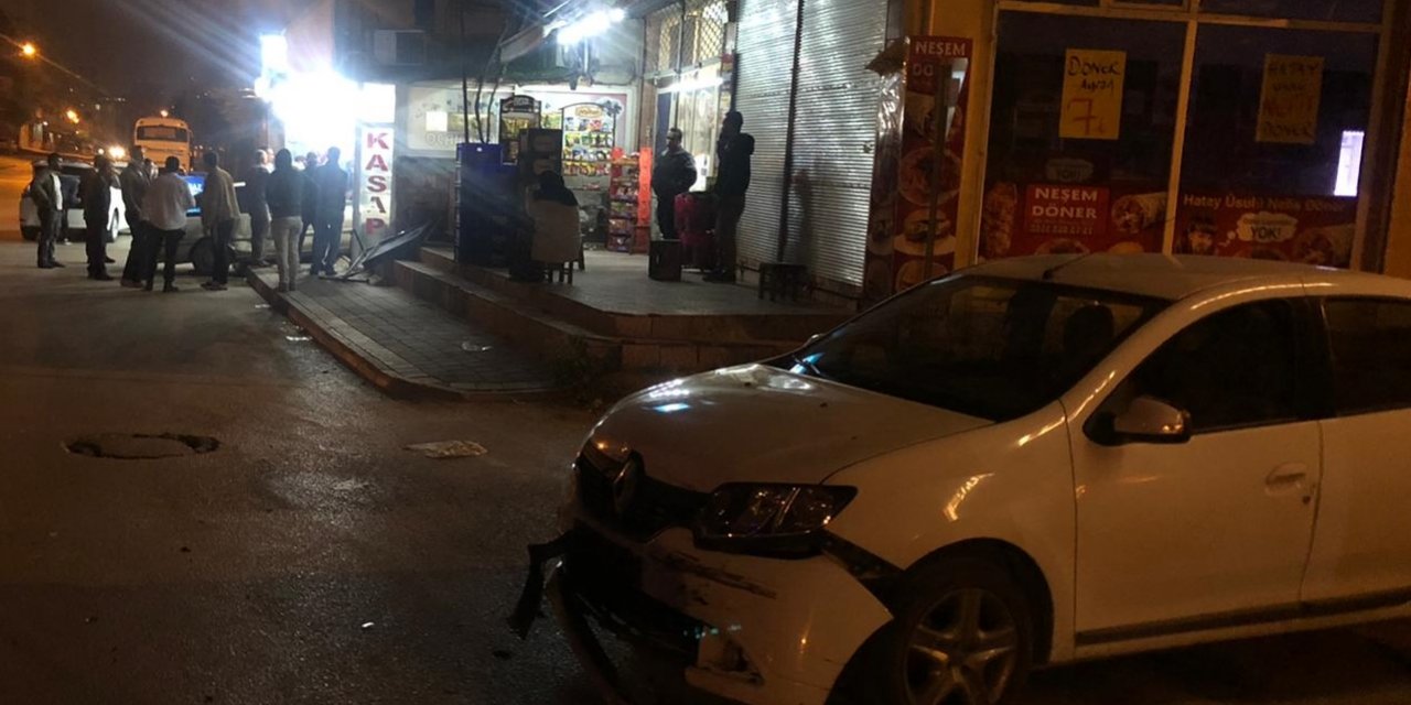 Araca çarptıktan sonra kasap dükkanına girdi