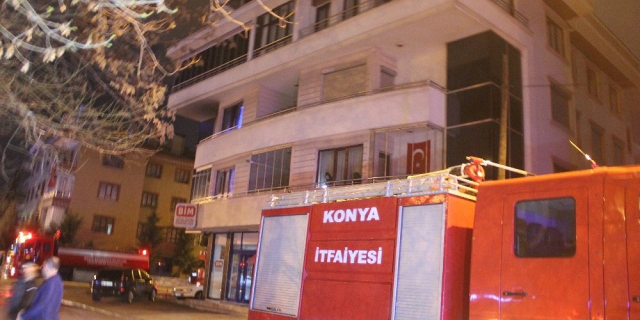 Anne ve babasını rehin alıp, evde yangın çıkardı