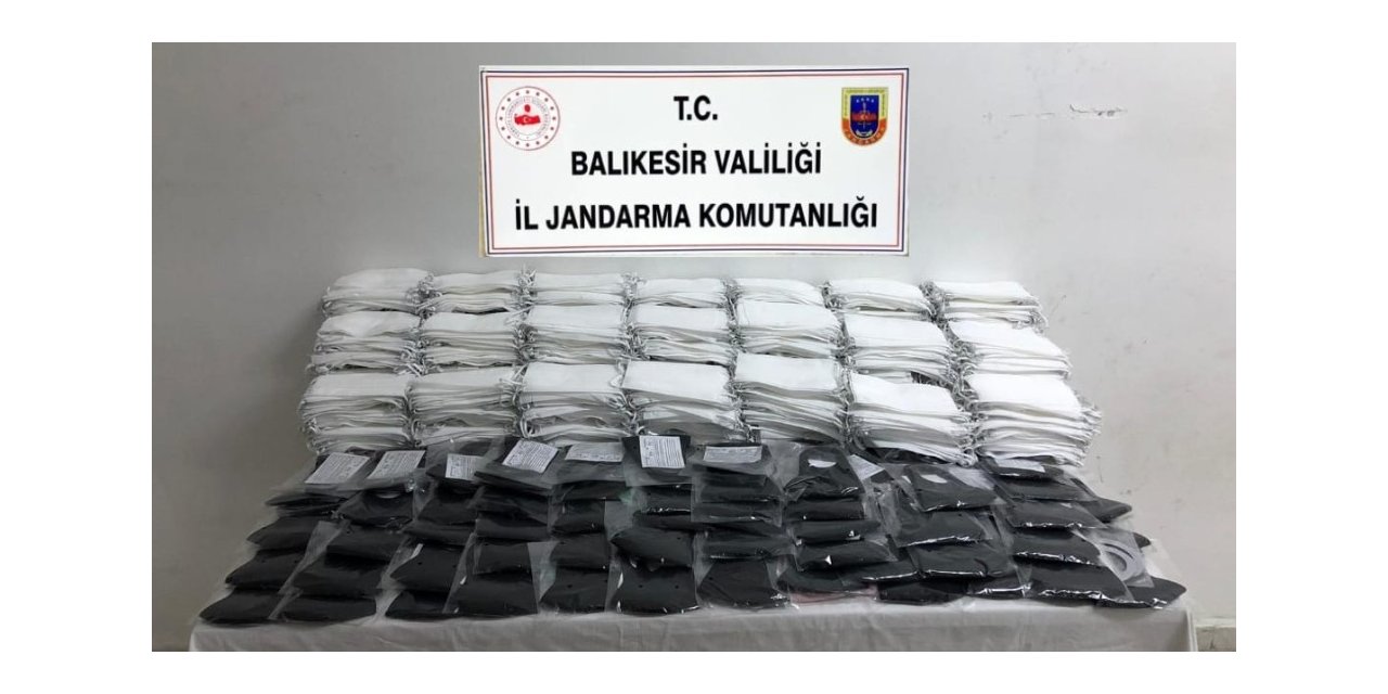 Balıkesir’de 9 bin 850 adet kaçak maske ele geçirildi