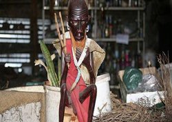 Bebeğinin kulağını 20 dolara sattı