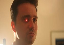 Gözünü çıkarıp yerine kamera taktı