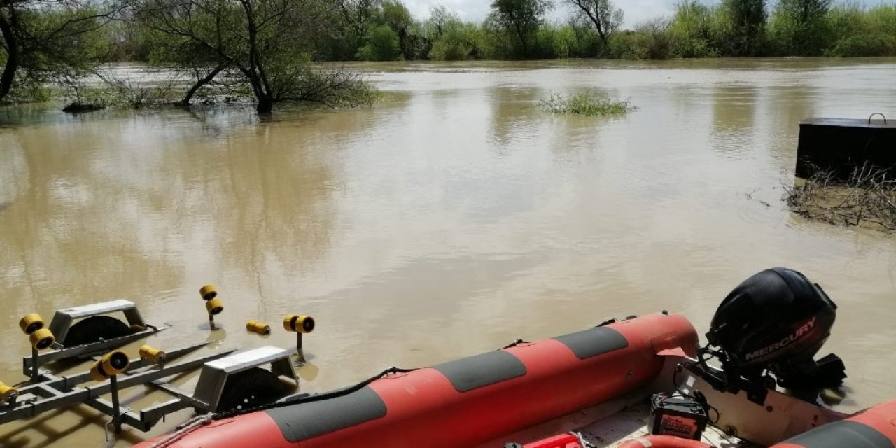 Ceyhan Nehri’ne düşen adam bulunamadı