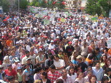 İşçilerden tabutlu eylem