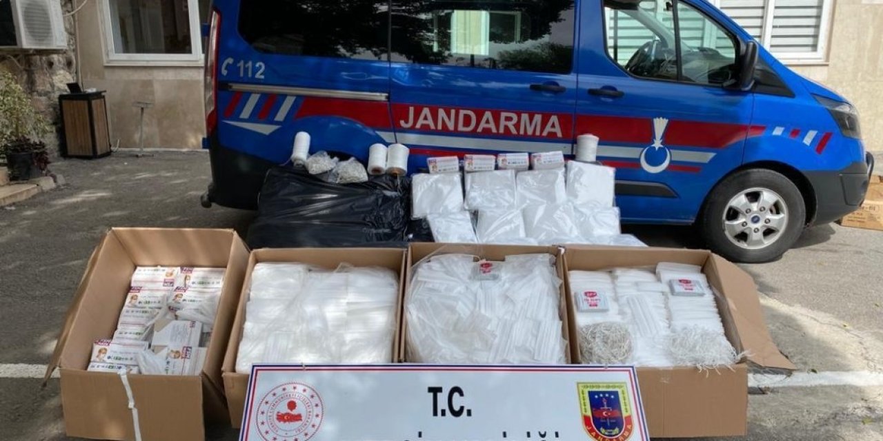 Mersin’de izinsiz maske ve tulum üretilen depoya baskın