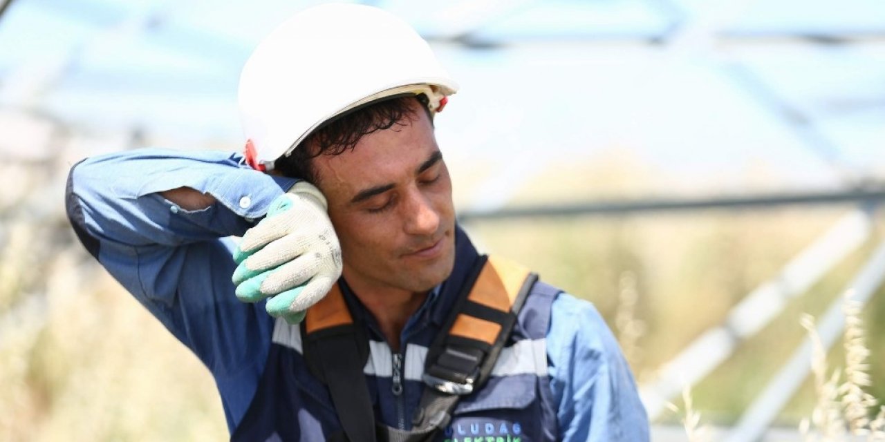 Uedaş saha ekipleri hayatı aydınlatıyor