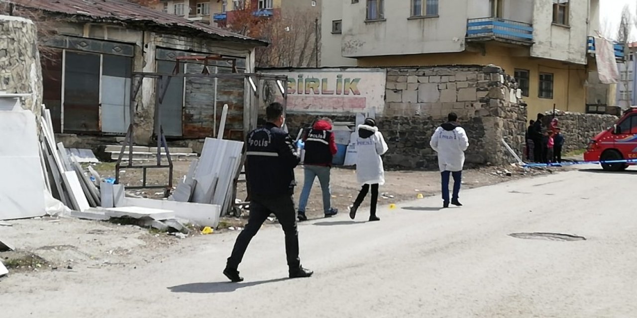 Erzurum’da polis merkezi yanında semt pazarında silahlı kavga