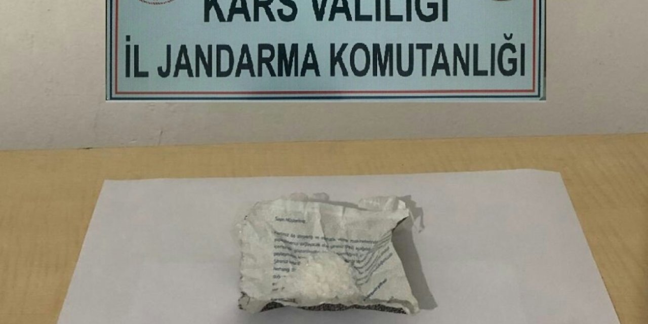 Kars’ta 2 kişi uyuşturucu maddeyle yakalandı