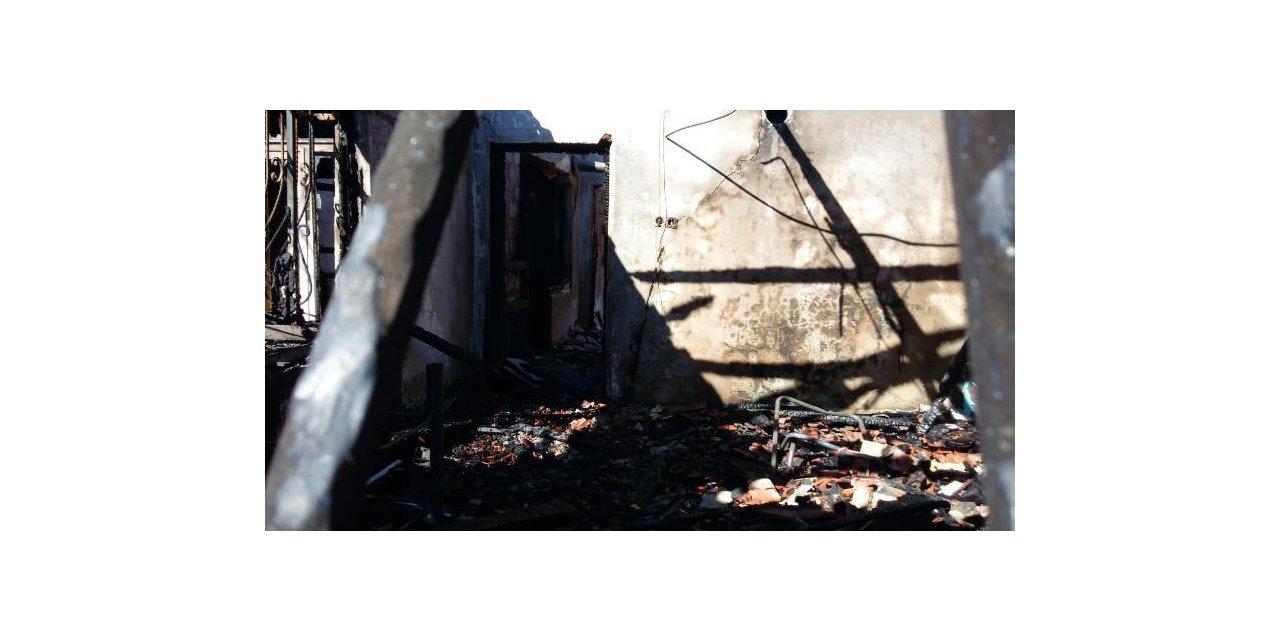 Sobadan çıkan yangın evi kül etti