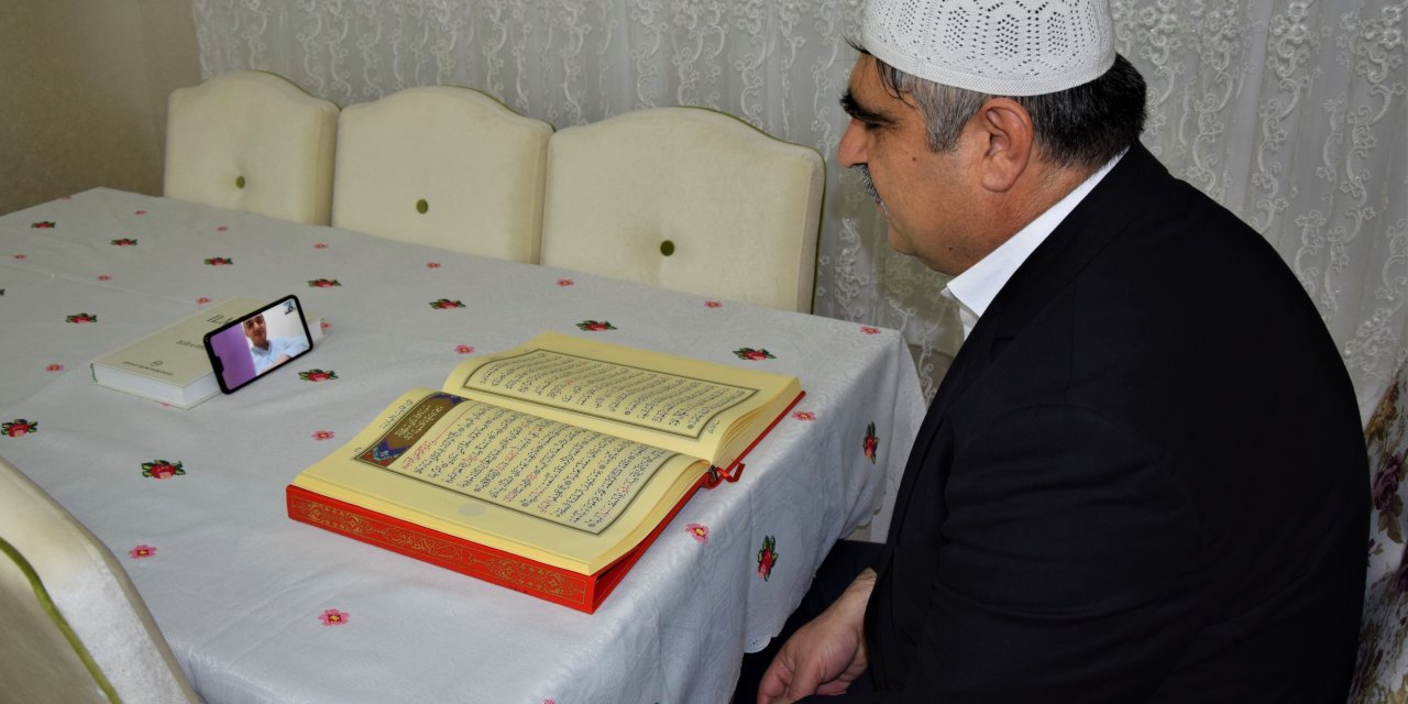 Vatandaşlar Berat Kandili'ni evlerinde eda etti