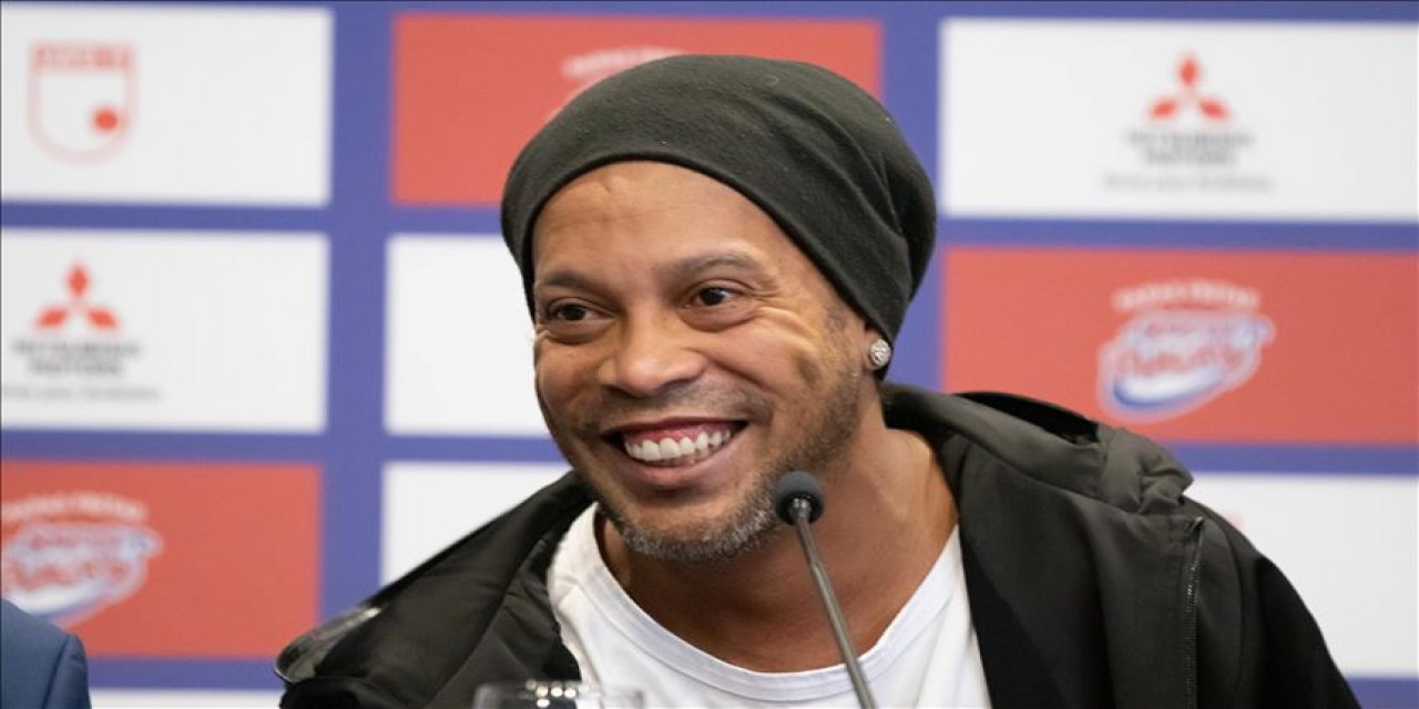 Sahte pasaportla yakalanan Ronaldinho ev hapsinde
