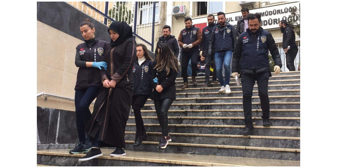 Elinde bastonla yaşlı rolü yaptı, çalıştığı evden 11 kilo altın ve para çaldı