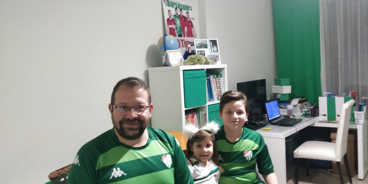 Futbolu özleyen Bursaspor taraftarı evleri tribüne çeviriyor