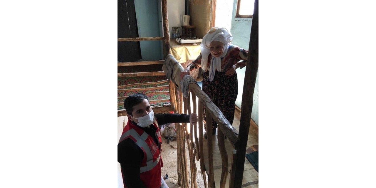 Mihalgazi Kaymakamlığı evden çıkamayanlara yardım yaptı