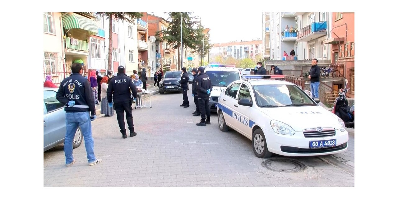 Bütün mahalle önce kavga ihbarı yaptı, sonra alkışladı