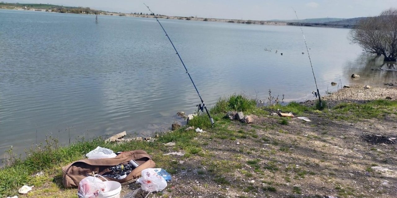 Baraj kenarında balık tutup piknik yapan iki kişiye ceza kesildi