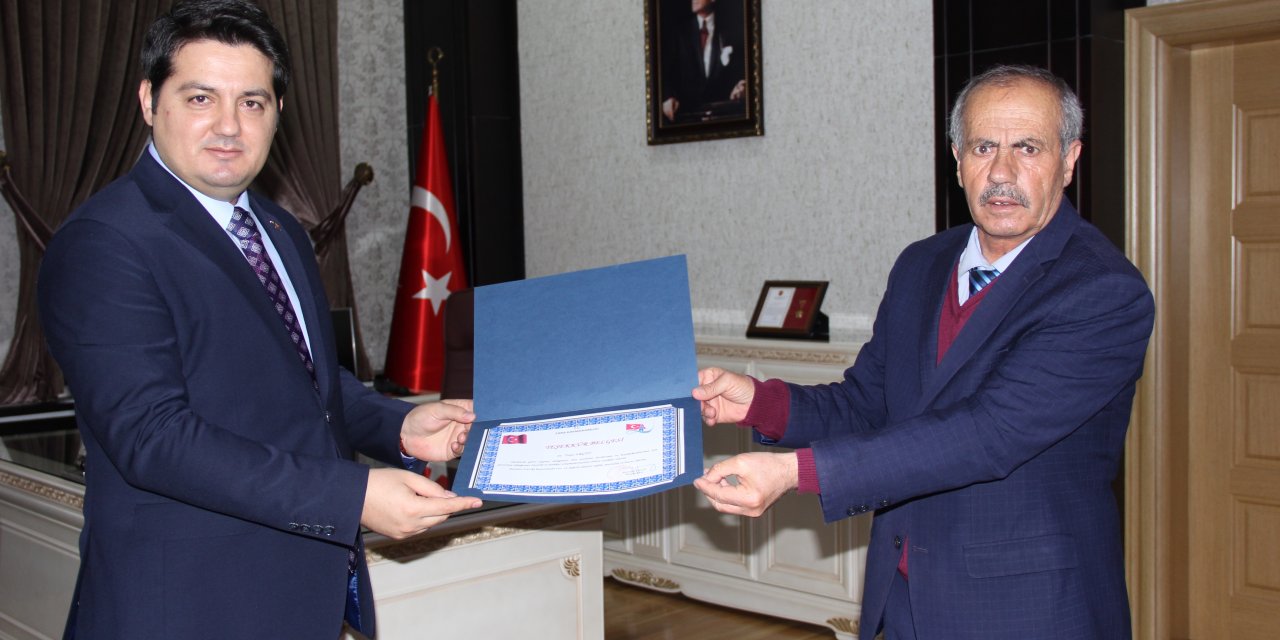 Zara'da 40 yıllık makam şoförüne teşekkür belgesi verildi