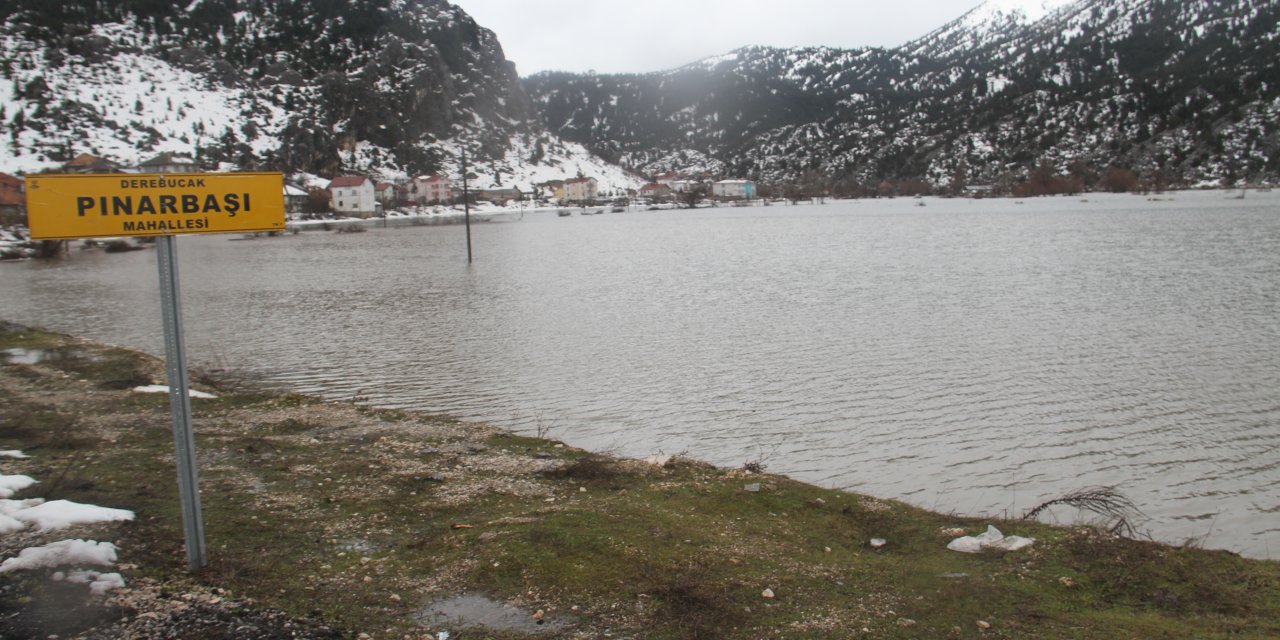 Derebucak'ta deprem ve selden zarar görenlere devletten yardım eli