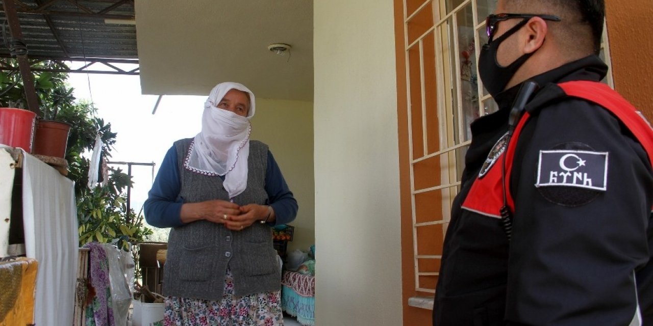 Yunus ekipleri kendi aralarında topladıklarıyla gıda yardımı yaptı