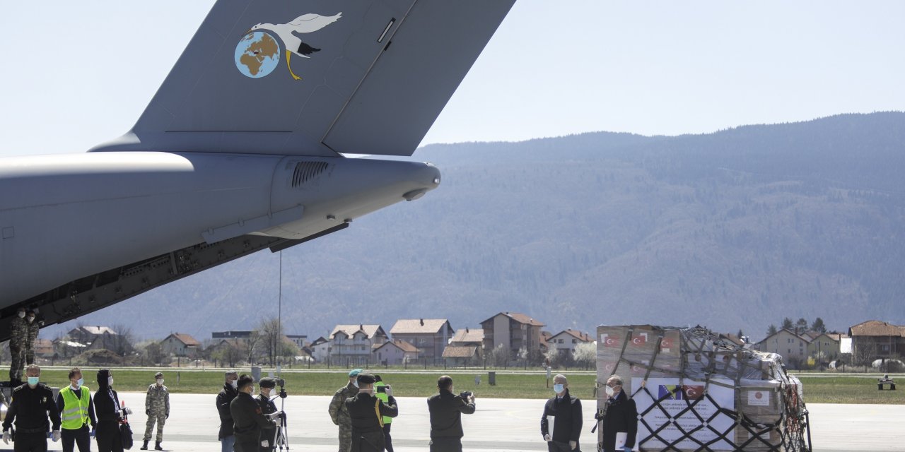 MSB: "Türkiye'nin gönderdiği sağlık malzemeleri Bosna Hersek'e ulaştı"